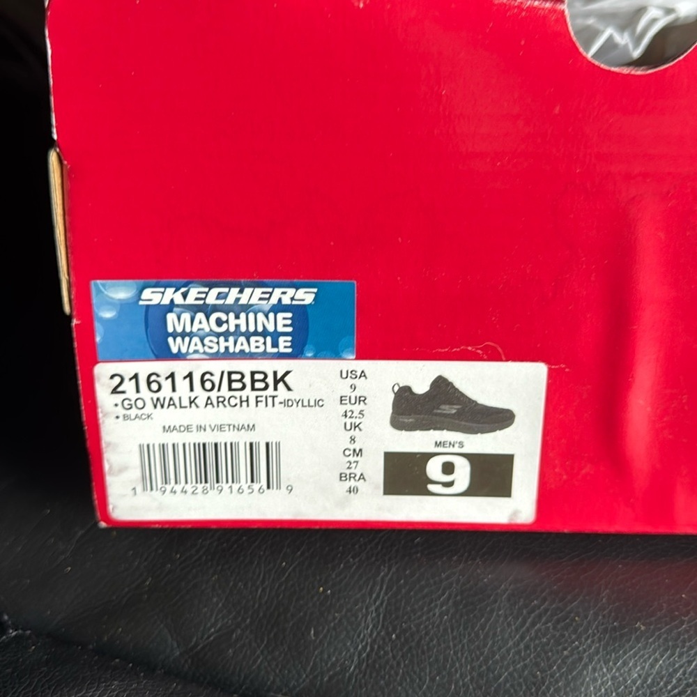 Skechers Men's Gowalk Arch Fit Idyllic Sneaker in Black - Picture 6 of 11